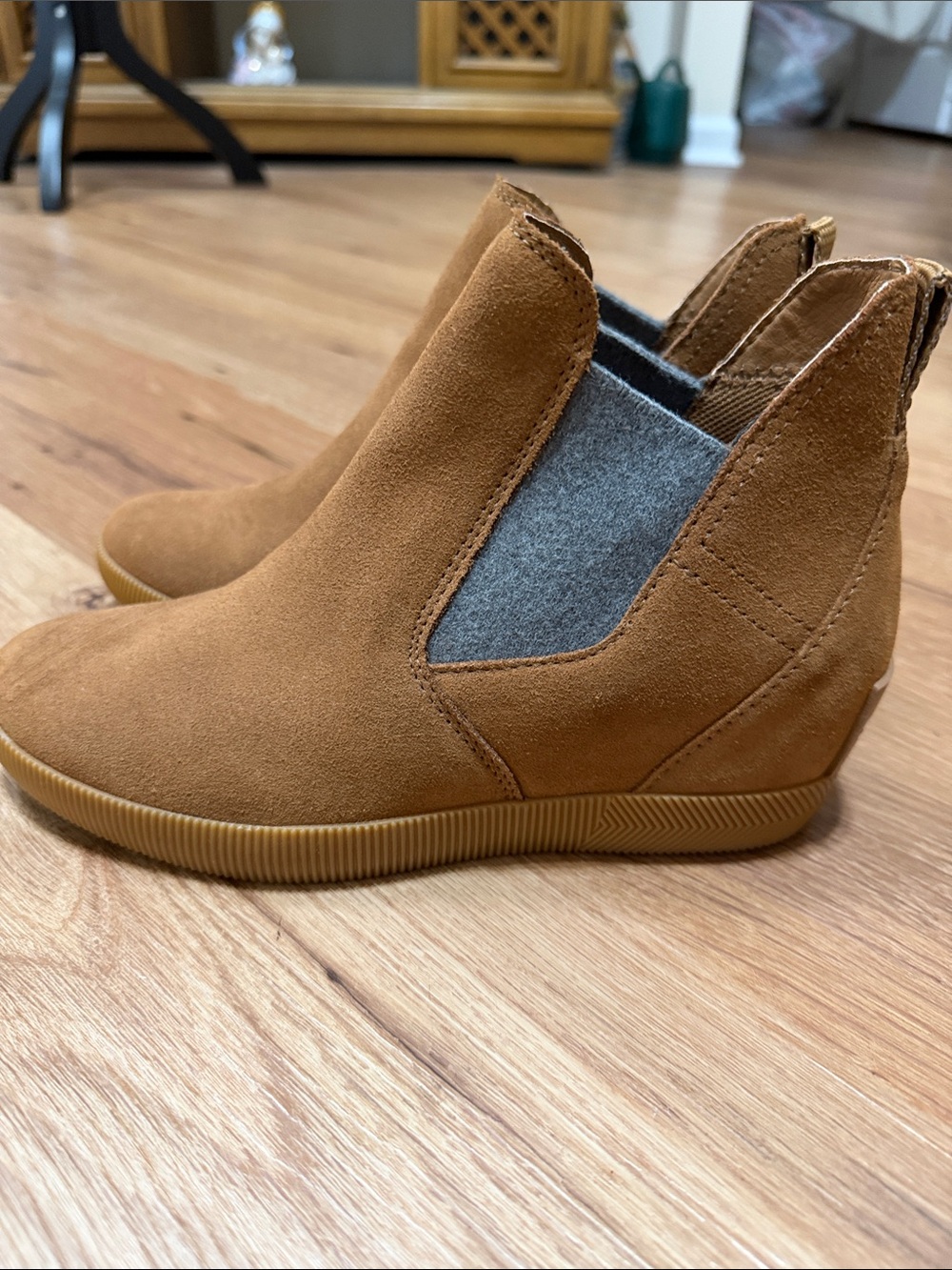Sorel Tan Suede Out and About Pull on Boots, size 7, NWOT